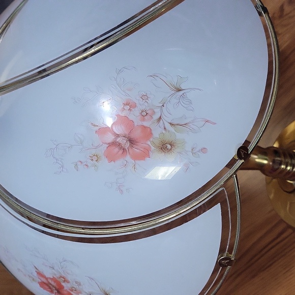 22" brass floral portable glass lamp Underwriters Laboratories Inc vintage - Picture 4 of 10